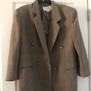 Oversized Women’s blazer with shoulder pads